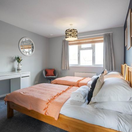 Gatwick Place - 4 Bed 2 Bath Self Contained House With Private Garden Horley Kültér fotó