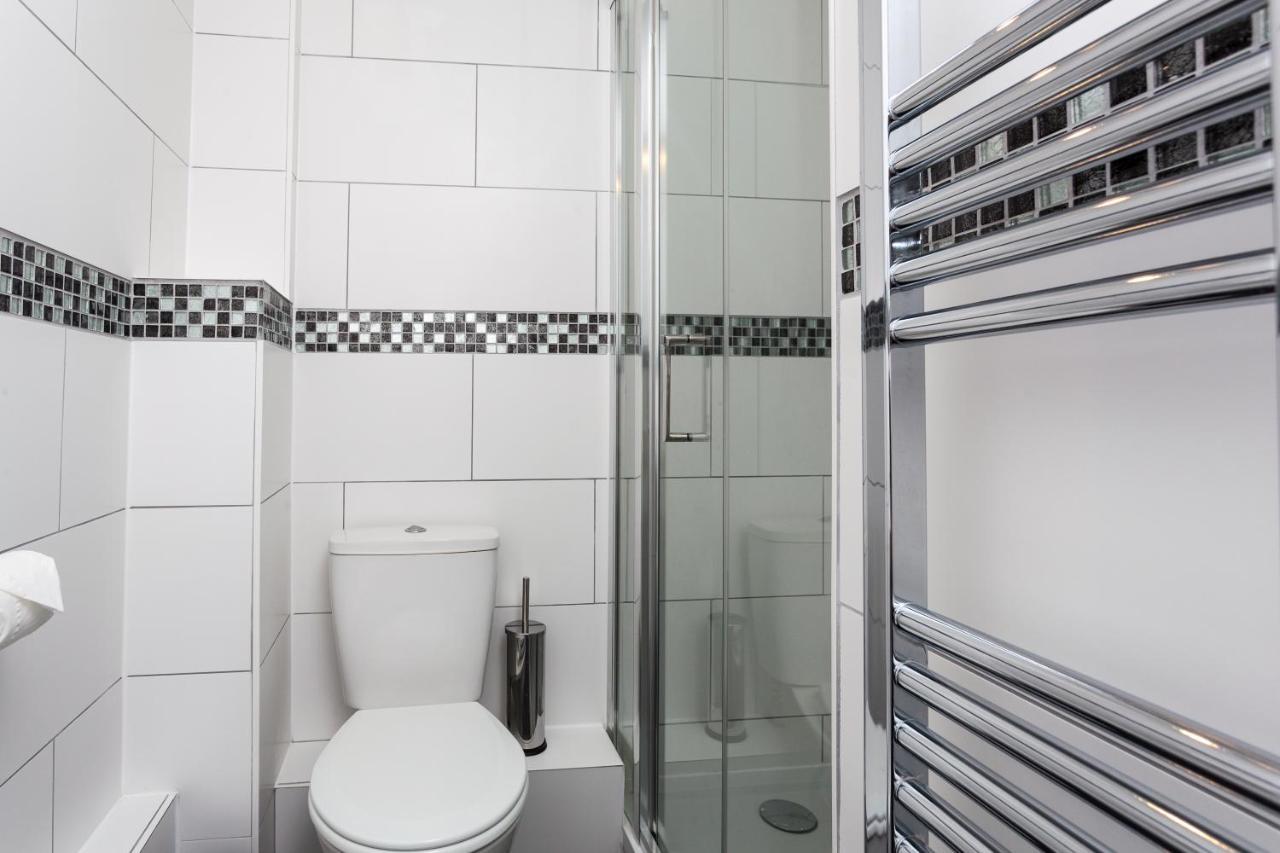 Gatwick Place - 4 Bed 2 Bath Self Contained House With Private Garden Horley Kültér fotó