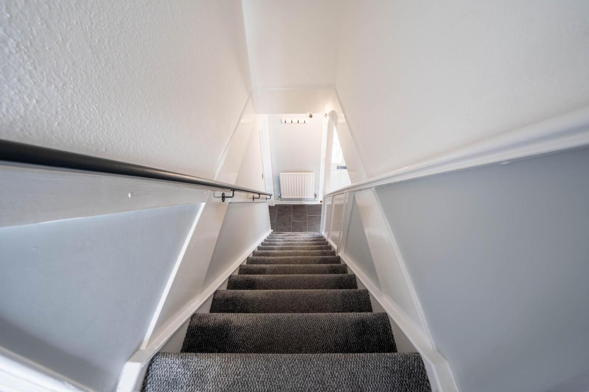 Gatwick Place - 4 Bed 2 Bath Self Contained House With Private Garden Horley Kültér fotó