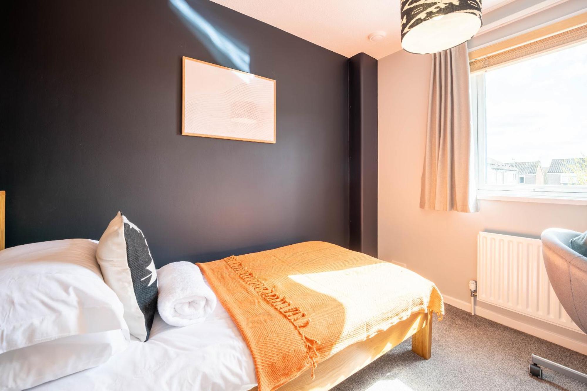 Gatwick Place - 4 Bed 2 Bath Self Contained House With Private Garden Horley Kültér fotó