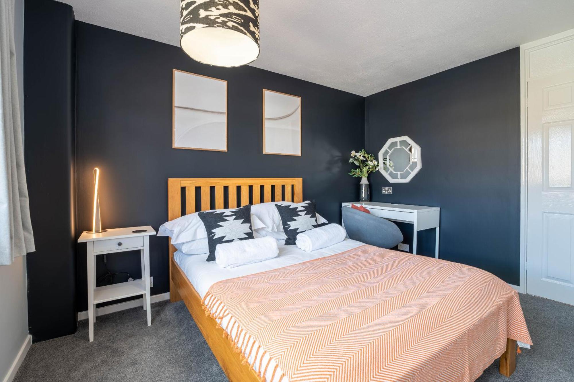 Gatwick Place - 4 Bed 2 Bath Self Contained House With Private Garden Horley Kültér fotó
