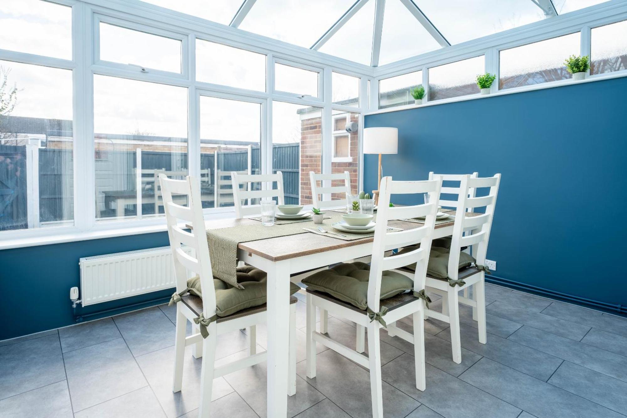 Gatwick Place - 4 Bed 2 Bath Self Contained House With Private Garden Horley Kültér fotó